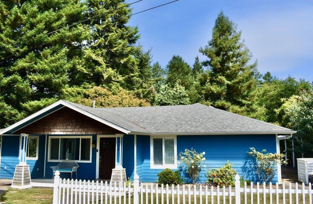 Lovely Craftsman Beach House in downtown, close to everything!