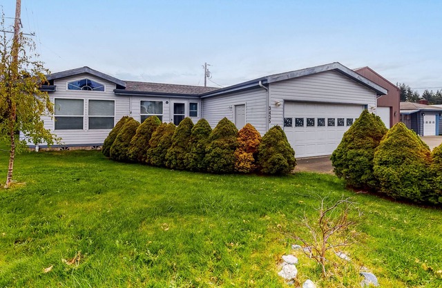 Lovely downtown getaway near the beach with gas grill, furnished patio & WiFi