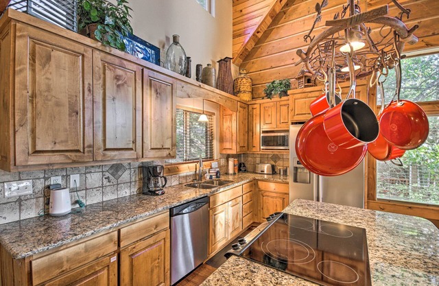 Lovely Garfield Cabin w/Direct Beaver Lake Access
