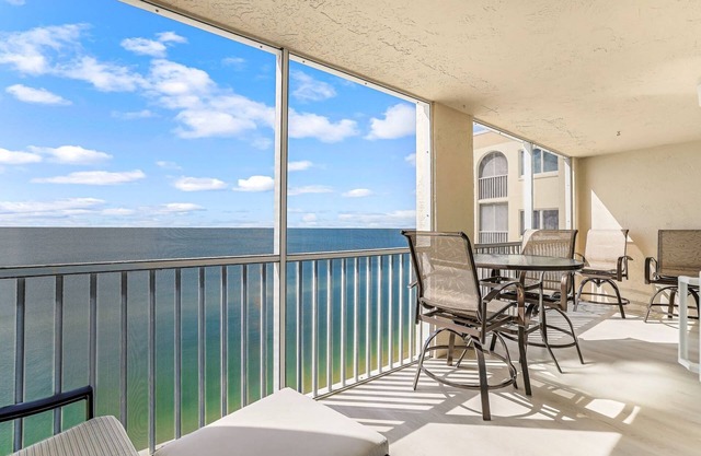 Lovely, Gulf Front Condo! Spectacular Sunsets on Your 7th Floor Balcony! Pool! Private Beach!