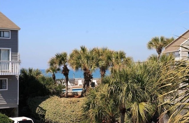 Lovely Gulf View, pet friendly townhouse in Barrier Dunes