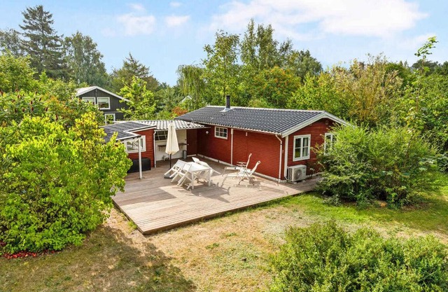 Lovely Holiday Home Near The Beach