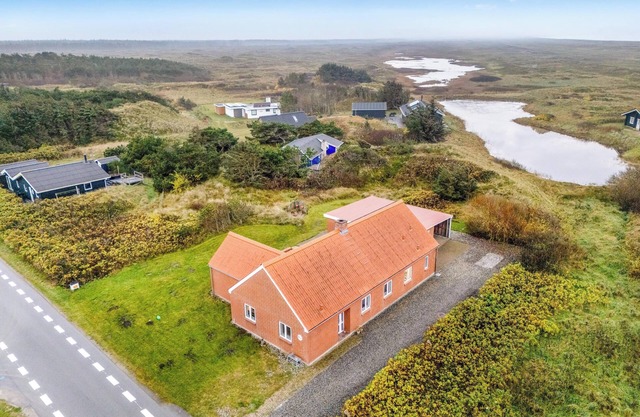 Lovely holiday house with 4 rooms close to the North Sea