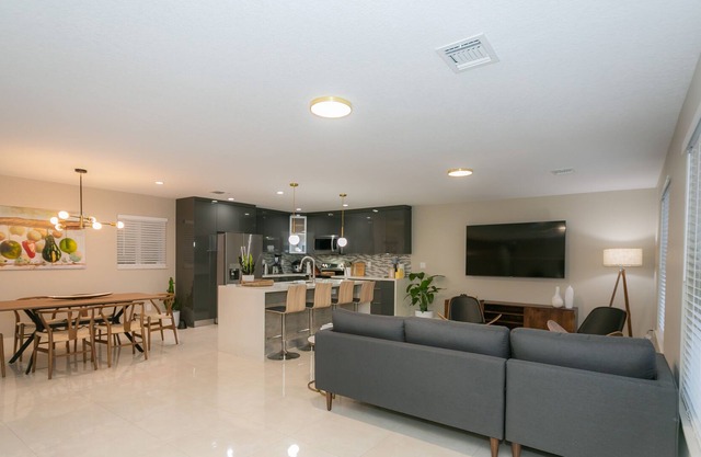 Lovely home, close to all principal Highways, Shopping Centers and Hospitals.
