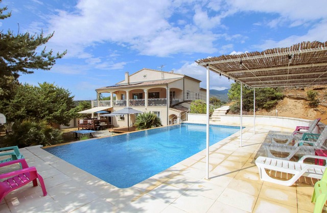 Lovely home in Rousset les Vignes