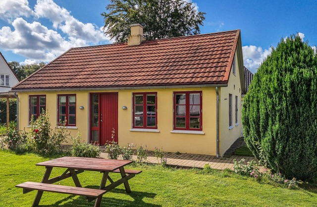 Lovely home in Aabenraa with kitchen