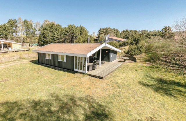 Lovely home in Aakirkeby with kitchen