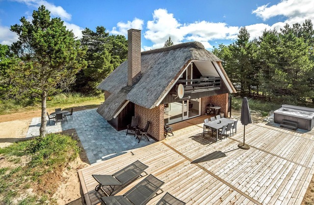 Lovely home in Blåvand with WiFi