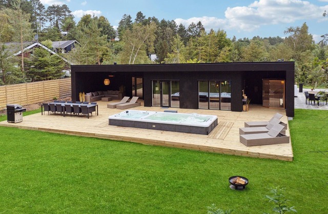 Lovely home in Ebeltoft with sauna