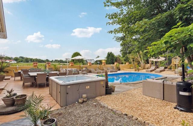 Lovely home in Gesten