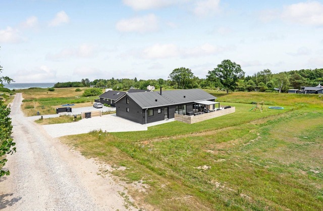 Lovely home in Glesborg with sauna