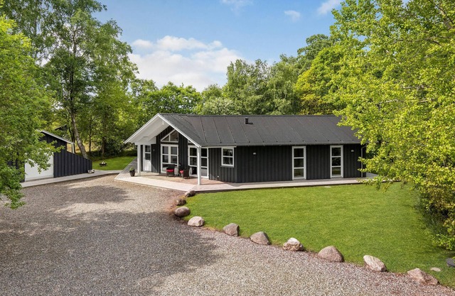 Lovely home in Grenaa with kitchen