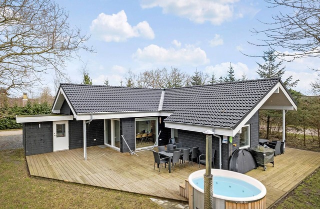 Lovely home in Hadsund with kitchen