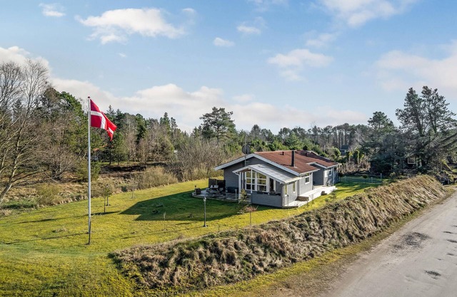 Lovely home in Hals with kitchen