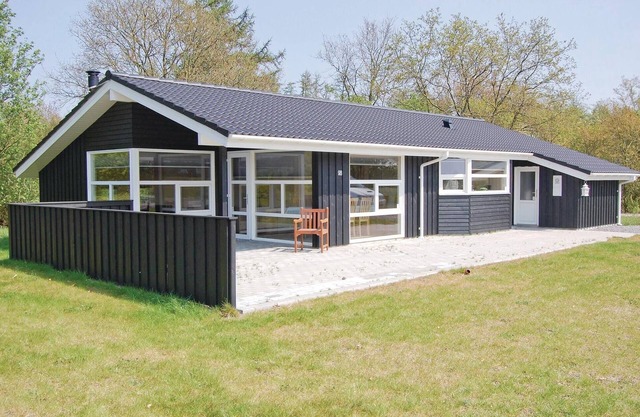 Lovely home in Hovborg with kitchen