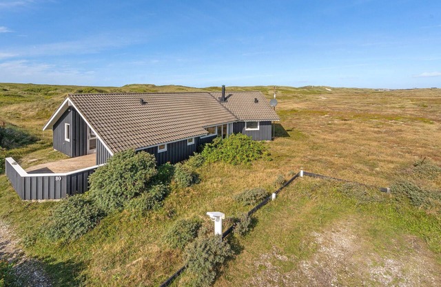 Lovely home in Hvide Sande with sauna