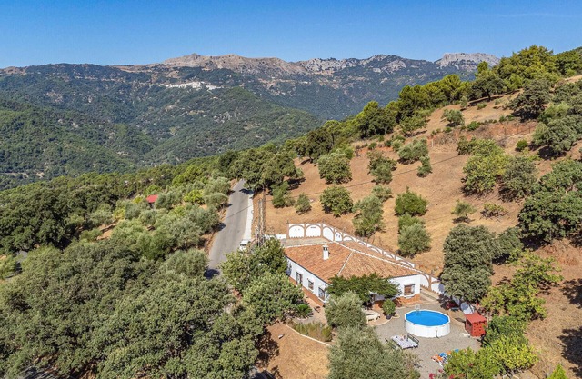 Lovely home in JUbrique with WiFi