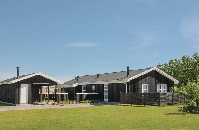 Lovely home in Løkken with sauna