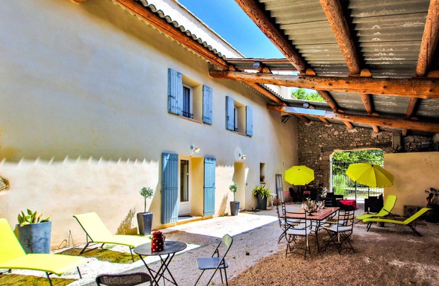 Lovely home in Merindol with WiFi