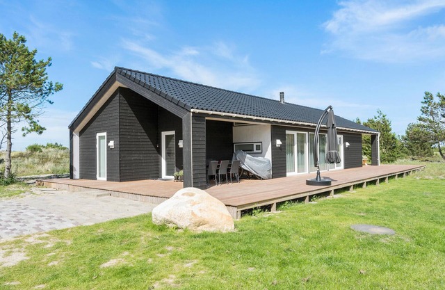 Lovely home in Ringkøbing with kitchen