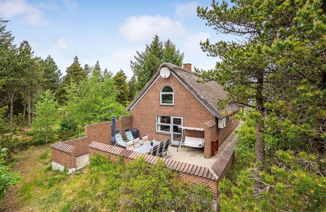 Lovely home in Rømø with kitchen
