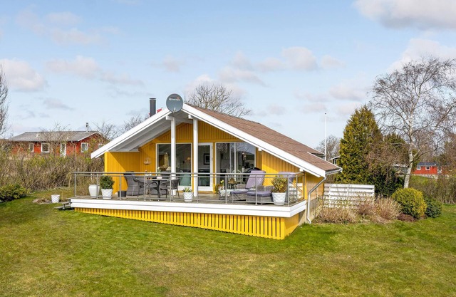 Lovely home in Roslev with kitchen