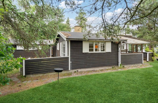 Lovely home in Solrød Strand with WiFi