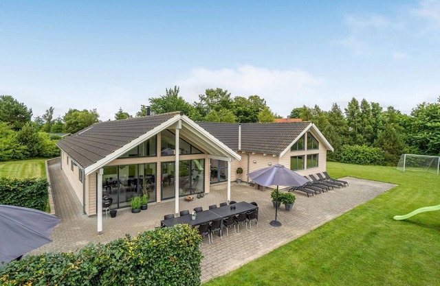 Lovely home in Tisvildeleje with sauna