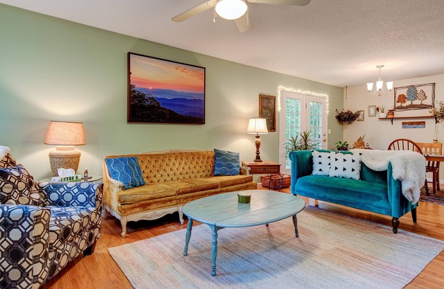 Lovely Home near the river and 5 mins to downtown AVL.
