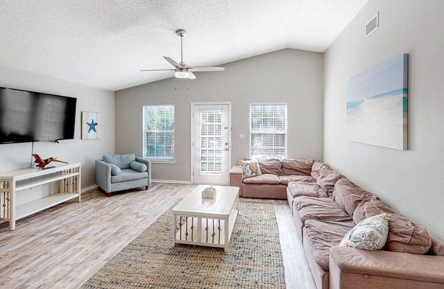 Lovely home near the beach with pool, bikes, central AC, & washer/dryer