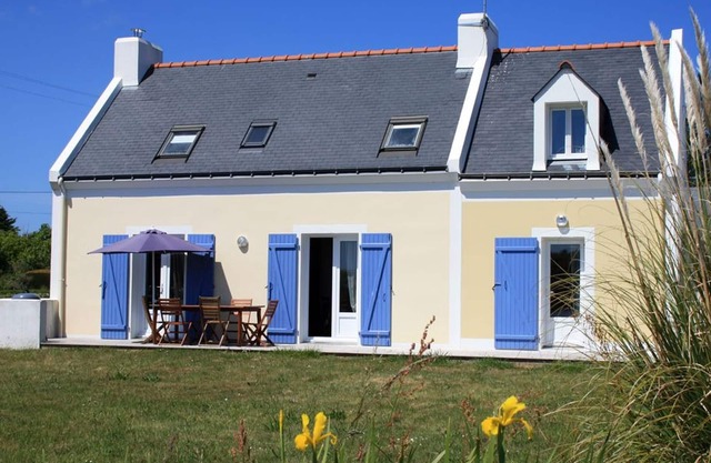 Lovely house 600m from the beach, enclosed garden