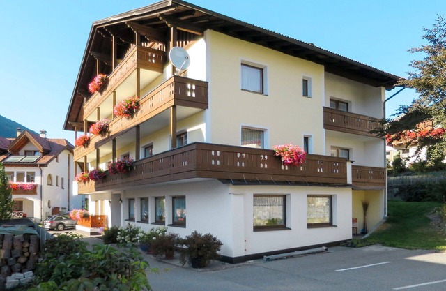 Lovely apartment for 6 guests with WIFI, TV, balcony, pets allowed and parking