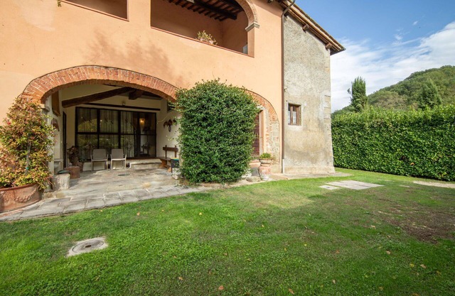 Lovely apartment for 6 people with WIFI, pool, TV, balcony, pets allowed and parking