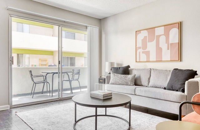 Lovely Koreatown 2BR w/ Pool & Gym, near 6th St Bars, by Blueground