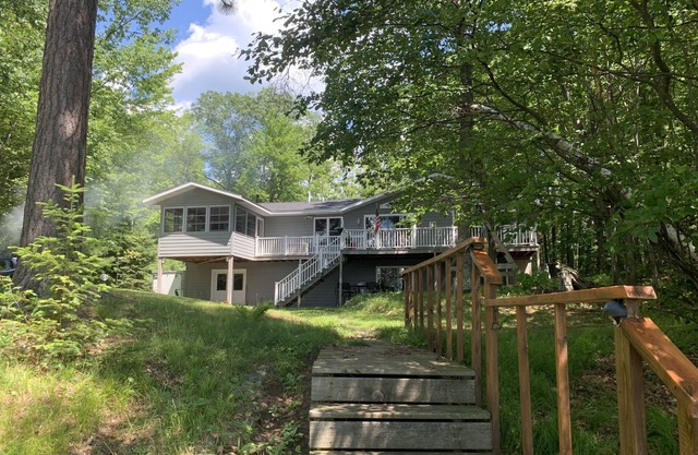 Lovely Lakeside Home, Minutes from Minocqua, on the snowmobile trail!