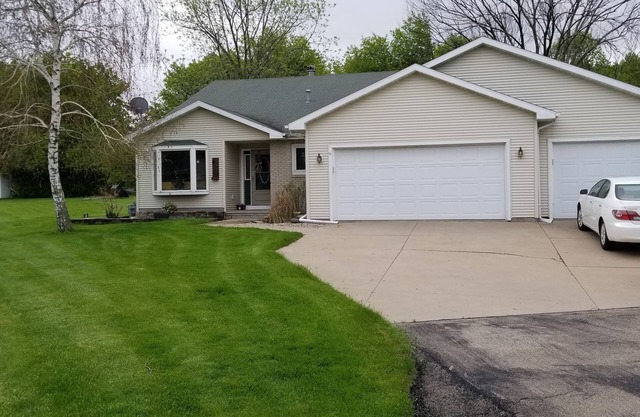 Lovely, large home near EAA