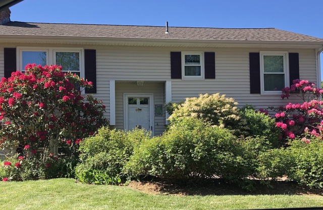 Lovely Narr Home, quiet FAMILY neighborhood near Beach & gorgeous Narrow River