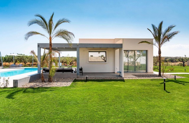 Lovely new villa with pool at walking distance from the beach
