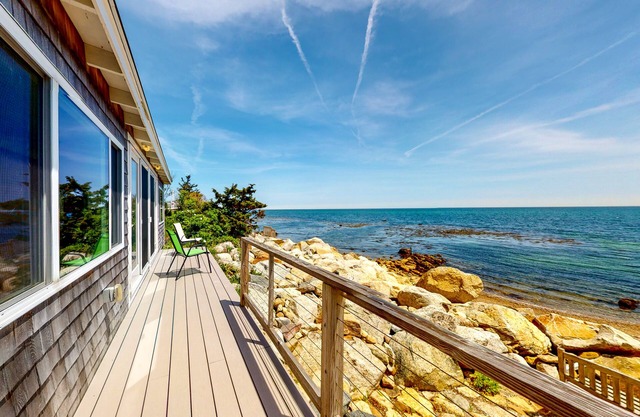 Lovely oceanfront cottage with deck, grill, & panoramic views