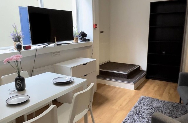 Lovely Private Room In Historic Bond Street.EnSuite and covered Private Entrance
