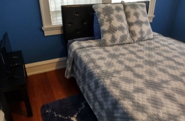 Lovely Private Suite in Historic West End!