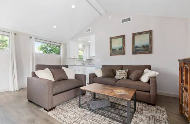 Lovely Remodeled Home! Walk Downtown! w/firepit