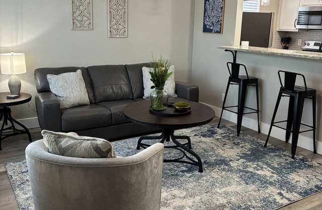 Lovely renovated 1 bedroom Condo in the middle of the Medical district !