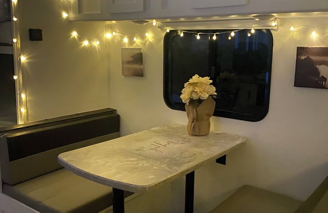 Lovely RV with AC in charming Bethpage