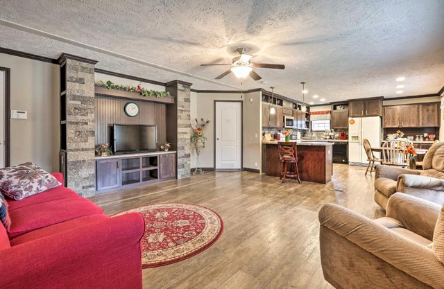 Lovely Sadieville Retreat with Deck and Grill!