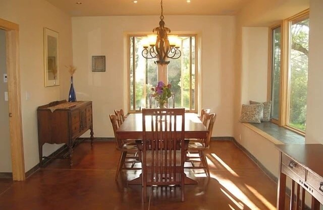 Lovely Straw Bale Home with Views of the Yosemite High Sierra!