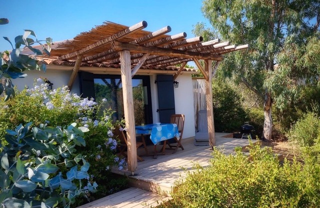 💚 lovely Studio with garden🌿, heated pool 🌞 Beach 3' away 🏖️