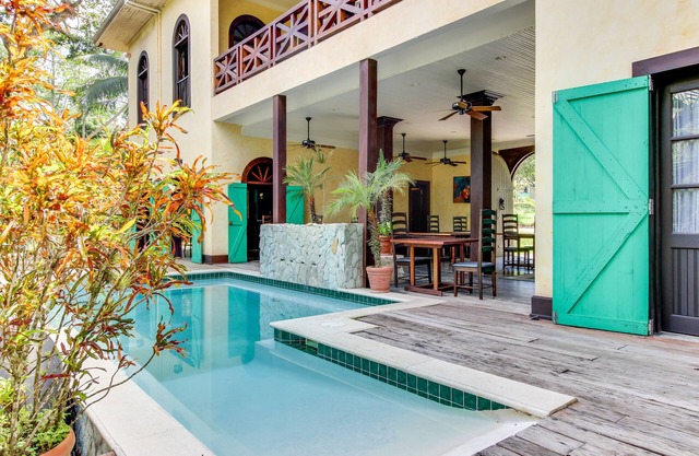 Lovely Suite with Riverfront Location, Pool, WiFi & AC