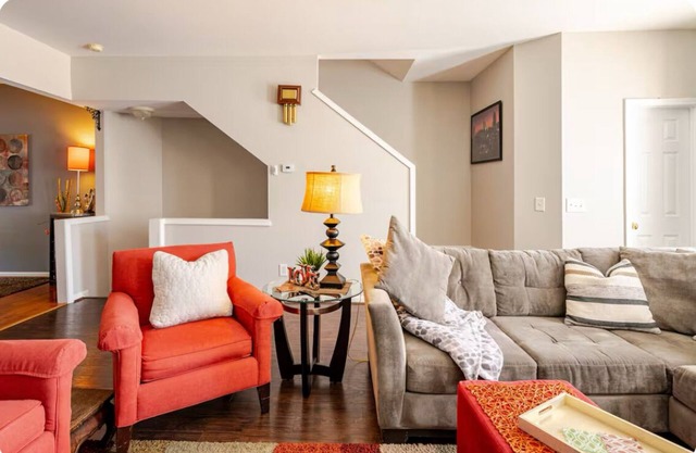 Lovely Townhome near RDU, downtown Raleigh &Durham