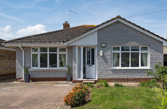 Lovely Two Bedroom Bungalow In Bembridge Isle of Wight Close To Village, Beaches